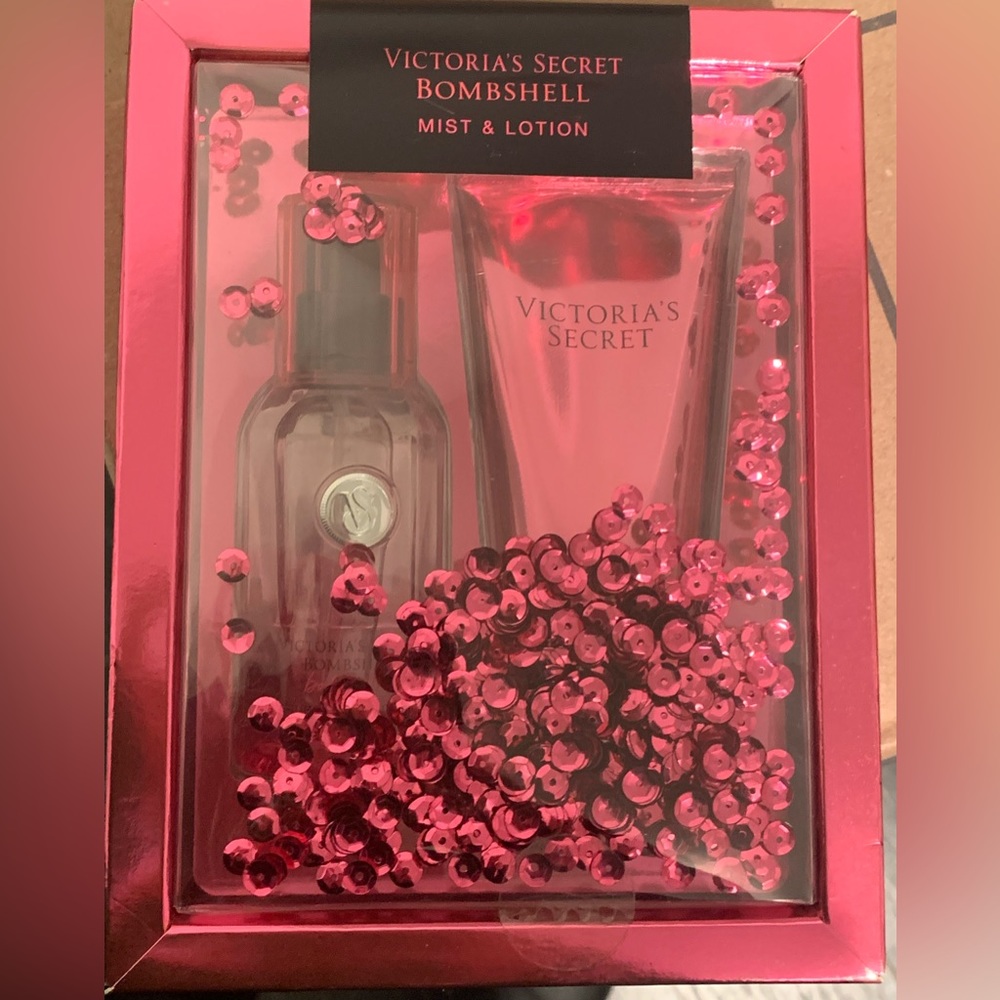 Victoria’s Secret bombshell set